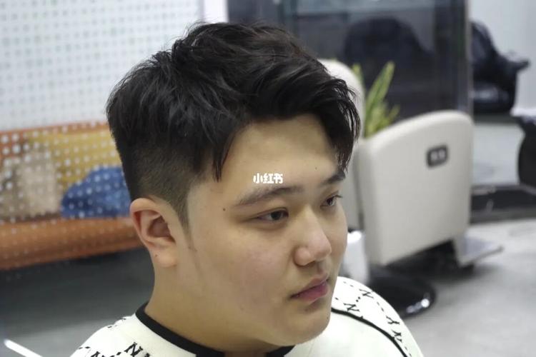 额头窄的男生发型来咯91_发型_刘海_万达广场(蚌山店)攻略_男士发型