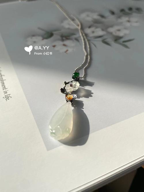 翡翠～玉兰花_翡翠_玉兰花_18k金镶嵌_18k金镶嵌翡翠定制_时尚_配饰