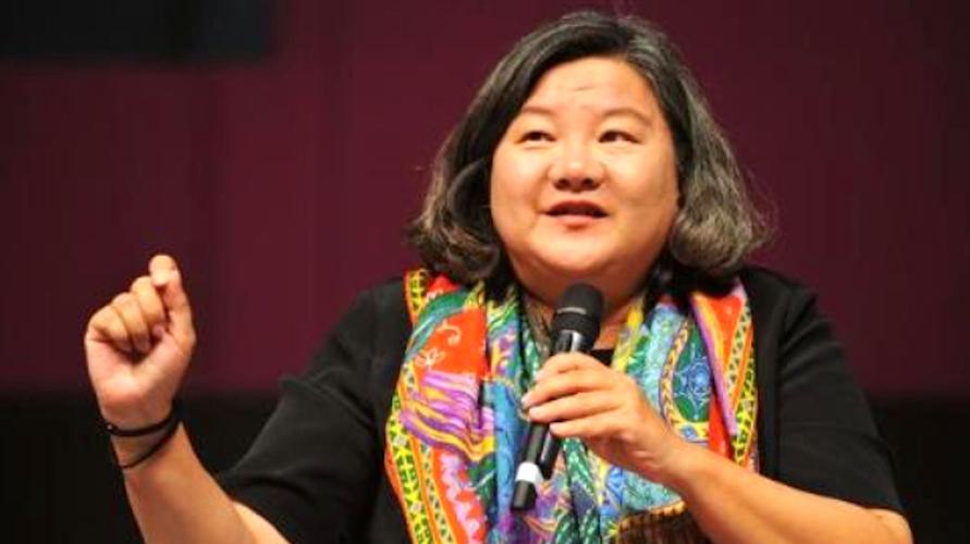 看看陈凯歌现任妻子,再看看前妻洪晃,感谢当年的抛弃之恩