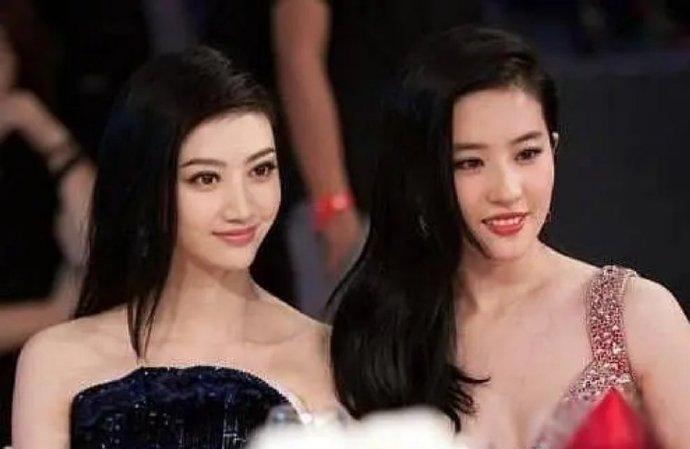 女明星早年同框合照有多绝#  景甜和刘亦菲两大同框鲨手合照真的绝了