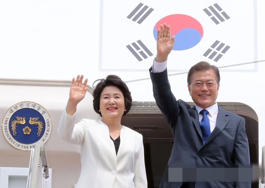 韩国总统文在寅启程赴美第一夫人金正淑同行组图