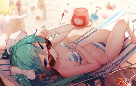 初音泳装壁纸谁有高清的