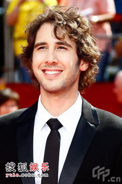 歌手乔什·格罗班(josh groban)亮相