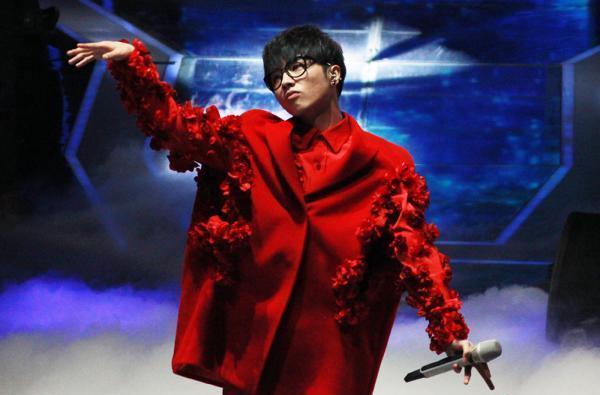 音乐奇才华晨宇生母的照片,华晨宇亲生母亲是周忆吗