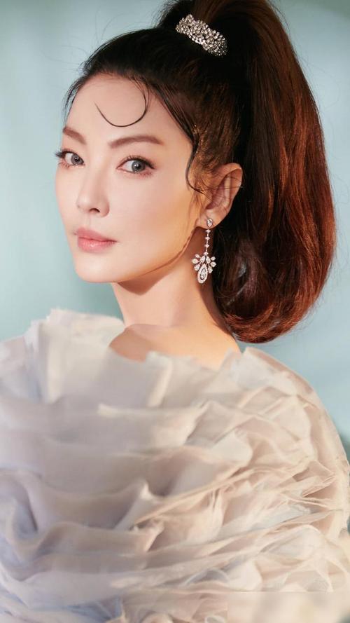 演员张雨绮,性格开朗,用作品和演技征服观众,来看美照