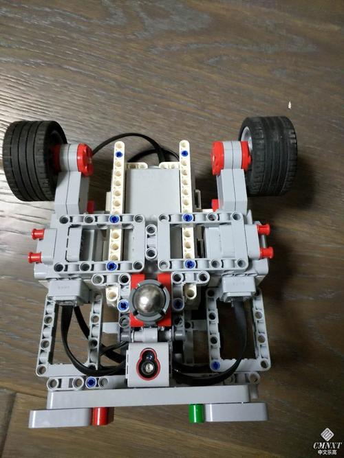 大家看看我的相扑机器人