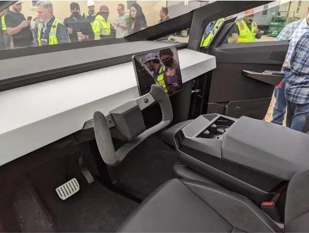 特斯拉cybertruck内饰曝光,与原型车一致|皮卡|马斯克