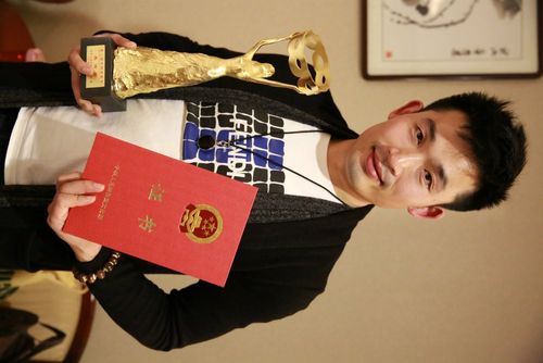 中华全国总工会文工团独唱演员"宫栋才"十年奋斗不