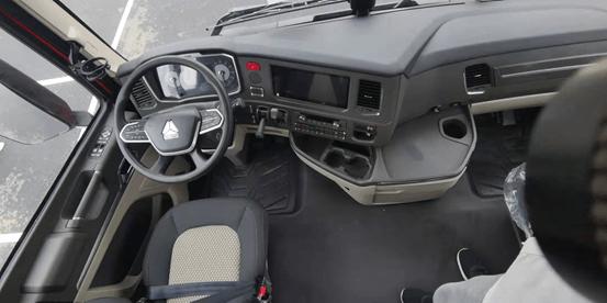 中国重汽howo max 6×4牵引车