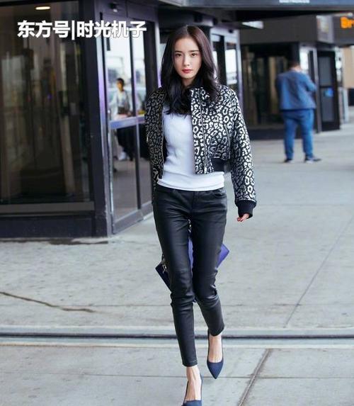 当杨幂和baby同穿紧身皮裤,终于晓得颜值和身材