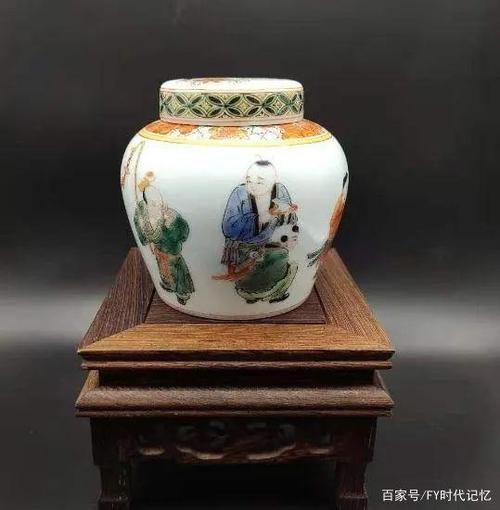 古彩瓷绘是景德镇瓷苑画坛的一枝奇葩,它是中国最早的釉上官窑名瓷