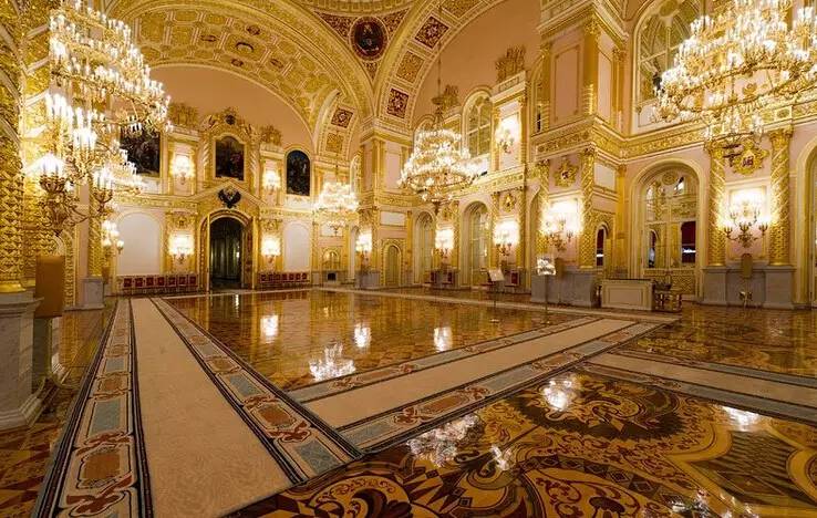 金碧辉煌的大殿