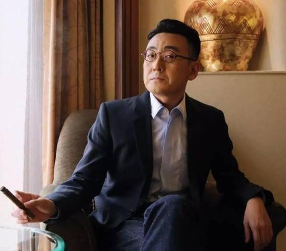 主持人窦文涛,一个人住的时候,你是选择自由还是寂寞?