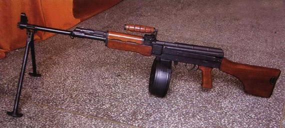 1981年设计定型,大量装备部队,是我军目前的主力轻机枪之一