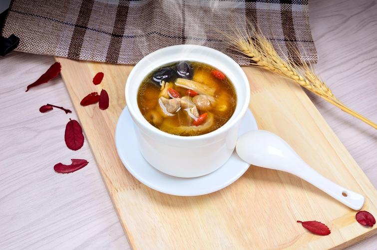 品名:当归炖鸡汤 配料:土鸡,猪骨,当归,北棋,党参,红枣,枸杞,桂圆