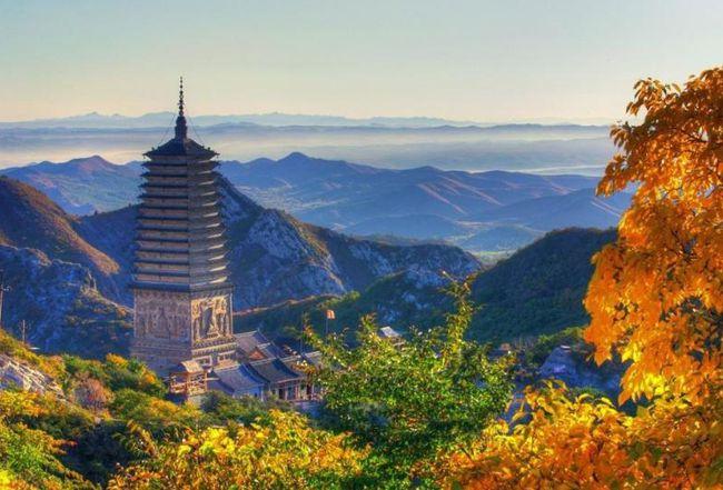 朝阳凤凰山风景区,位于辽宁省朝阳市双塔区菩提路,为国家4a级旅游