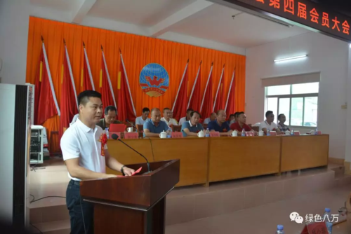 镇长张伟明等领导班子成员,八万商会荣誉会长范金鹏先生,会长范景海