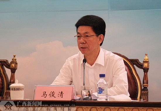 吉林省委常委,常务副省长马俊清出席省情介绍会并做吉林省省情介绍.