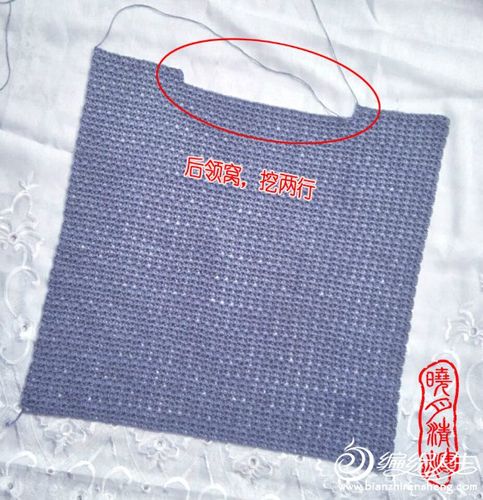 原版是一字领,我的改成小方领,前领窝挖了4行,后领窝挖了2行, 前后片