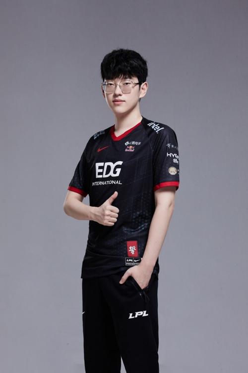 edg出征s11定妆照中单你怎么不起飞了