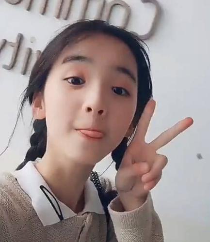今天咱们要讲的就是最近在抖音上非常火爆的一个小妹妹了