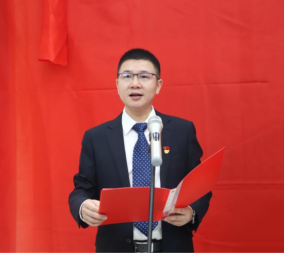 中建五局副总经理兼华东分局局长史如明,二公司党委书记,董事长李灿