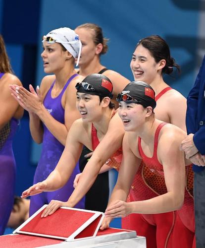 游泳——女子4x200米自由泳接力决赛:中国队打破世界纪录并夺冠