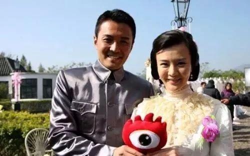 冤冤相报何时了,刘孜在采访时主动说高圆圆总来探班于小伟,两人很甜蜜