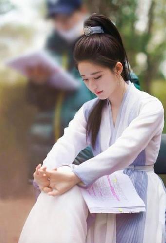 赵露思古装造型集合 凤囚凰中造型被吐槽太丑