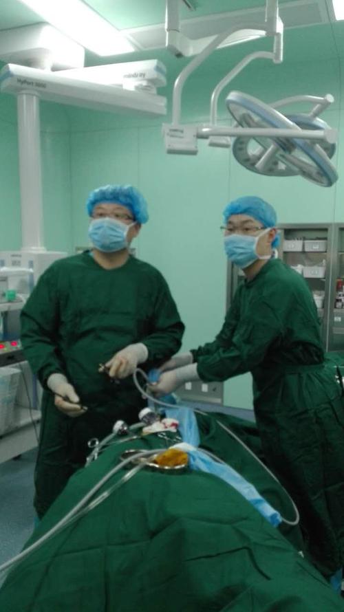 新区的泌尿科开台手术