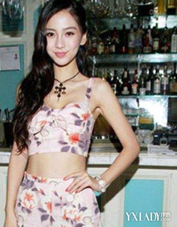 日前,她还以行动证明,与友人穿上比基尼畅泳.授名"最受瞩目女演员"