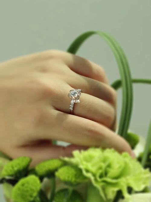 手捧花95钻戒定制78幸福在此刻定格_钻戒_手捧花