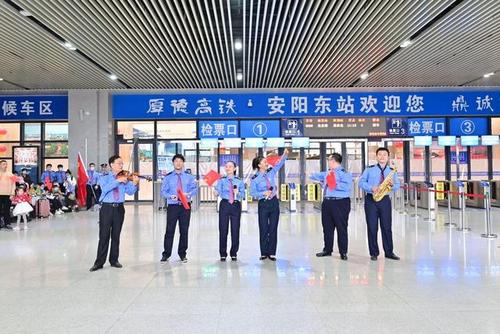 在安阳东站感受甲骨文之美