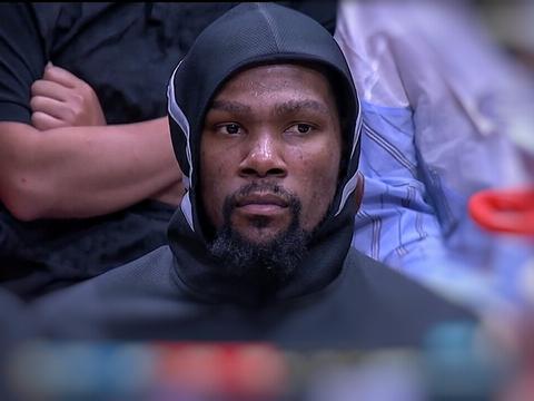 凯文·杜兰特表情严肃