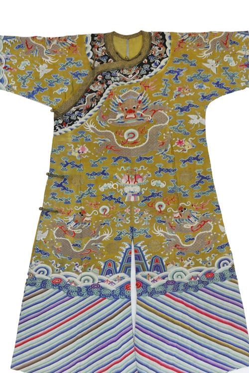 清黄色缂丝龙袍
