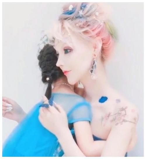 快手真人芭比迪丽拉走红,一个视频让粉丝泪目,她终于被认可!