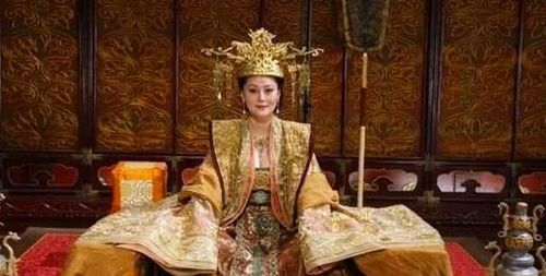我们自然会想到历史上有名的几个女人,例如女皇帝武则天,北魏冯太后