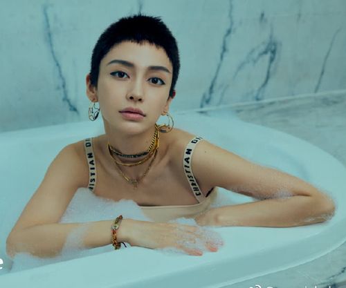 杨颖剪板寸头发型帅气十足!但这几位短发才有女人味