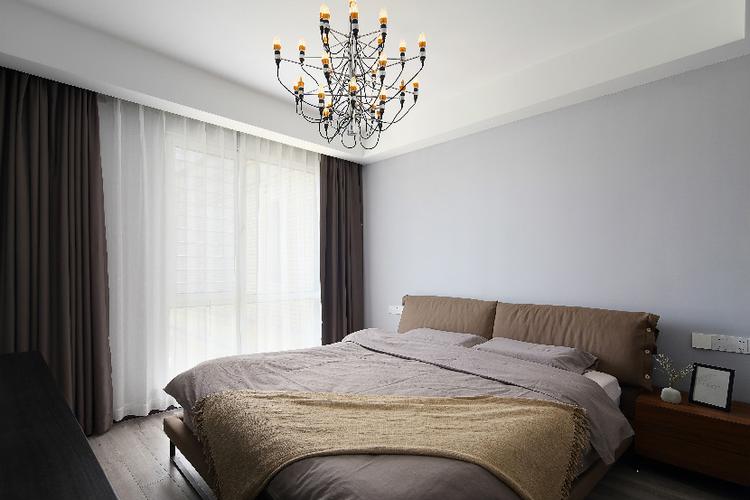 本案以冰川灰作为空间背景的主要色彩,有其冷傲与素洁的性格特征,当