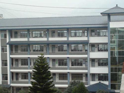 龙胜中学