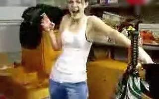 跆拳道美女裤子意外脱落