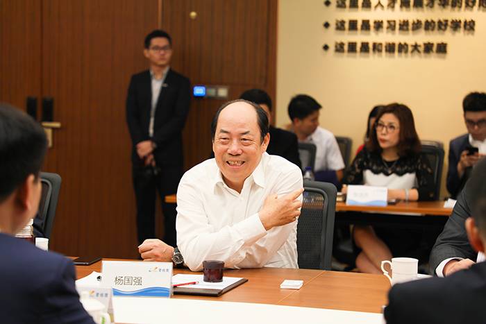 碧桂园集团副总裁兼营销中心总经理程光煜和苏宁置业集团副总裁陈艳