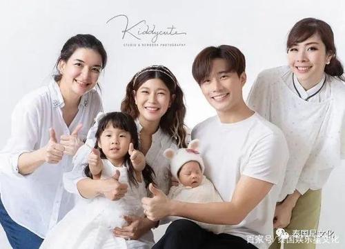 bie kpn徐志贤夫妇二女儿满月照 一家四口令人羡慕