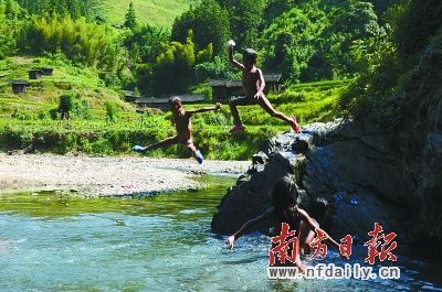 《快乐童年》(图)