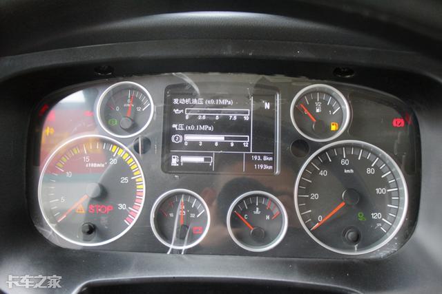 平顶驾驶室无惧限高460马力豪沃tx牵引车32万就能拿下