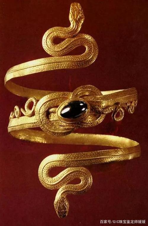 将黄金运用到极致,色彩斑斓的设计,成就奢华神秘的古埃及首饰