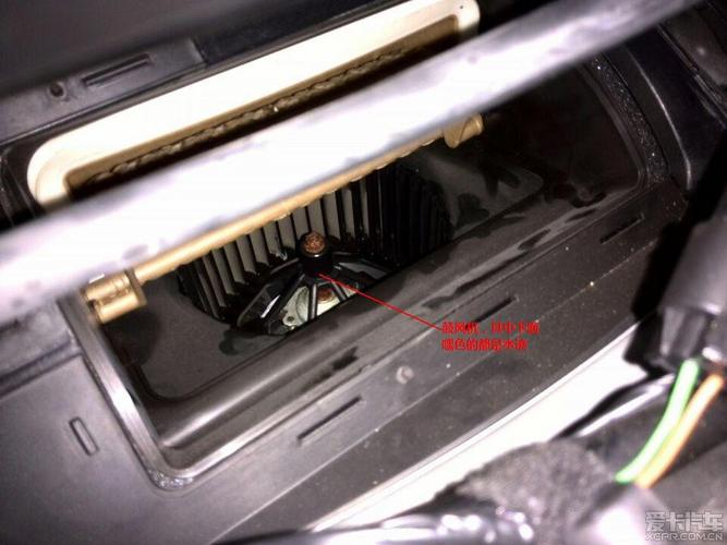 这个据说是鼓风机,上面黑色的应该都是水迹