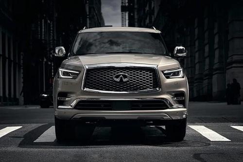 2021年款英菲尼迪qx80内饰与外观再次升级,并且更换了