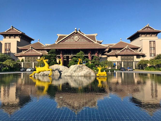 开元度假村坐落于拥有"海南十大最美海湾"盛誉的棋子湾畔.