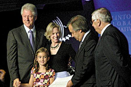 七岁女孩筹款超6万美元 变身"蚊帐大使"守护非洲